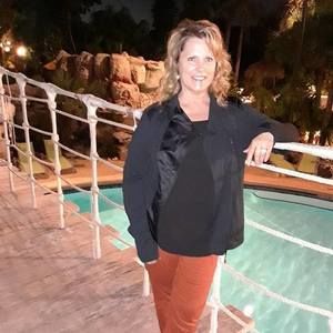 Meet your Posher, Becky anderson